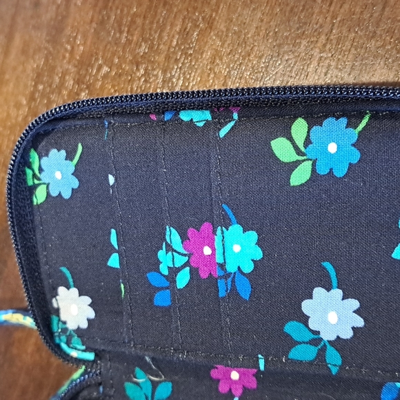 Vera Bradley Quilted Wrestlet Wallet with ID, in blue floral 5x3" - Picture 7 of 11